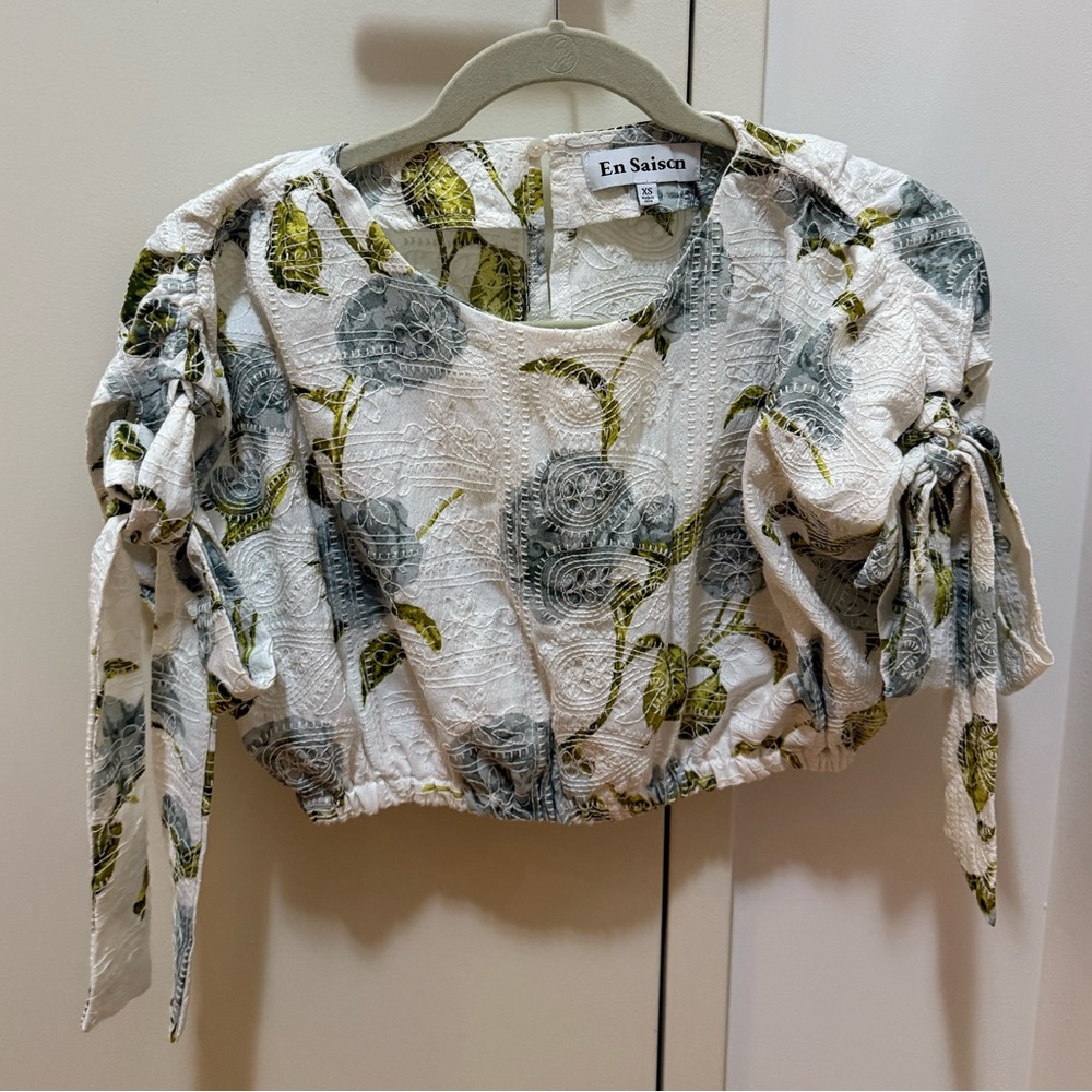 En Saison Textured Floral Blouse - White and Green